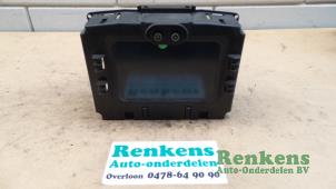 Gebruikte Display Interieur Opel Zafira (F75) 2.2 DTI 16V Prijs € 25,00 Margeregeling aangeboden door Renkens Auto-Onderdelen B.V.
