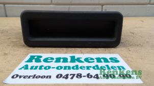 Gebruikte Display Interieur Opel Kadett E (33/34/43/44) 2.0 GSi Prijs € 15,00 Margeregeling aangeboden door Renkens Auto-Onderdelen B.V.