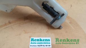 Gebruikte Ruitensproeiertank voor Mercedes A (W168) 1.4 A-140 Prijs € 20,00 Margeregeling aangeboden door Renkens Auto-Onderdelen B.V.
