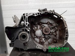 Gebruikte Versnellingsbak Renault Scénic II (JM) 1.5 dCi 80 Prijs € 250,00 Margeregeling aangeboden door Renkens Auto-Onderdelen B.V.