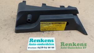 Gebruikte Steun Hoedenplank Renault Twingo II (CN) 1.2 16V Prijs € 10,00 Margeregeling aangeboden door Renkens Auto-Onderdelen B.V.