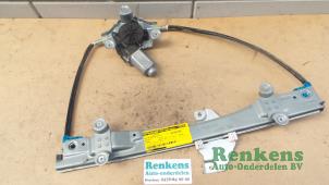 Gebruikte Ruitmechaniek 2Deurs links-voor Renault Twingo II (CN) 1.2 16V Prijs € 30,00 Margeregeling aangeboden door Renkens Auto-Onderdelen B.V.