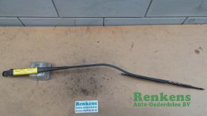 Gebruikte Ruitenwisserarm voor Volkswagen Fox (5Z) 1.4 16V Prijs € 20,00 Margeregeling aangeboden door Renkens Auto-Onderdelen B.V.