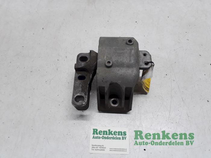 Gebruikte Motorrubber Volkswagen New Beetle (9C1/9G1) 1.6 Prijs € 25,00 Margeregeling aangeboden door Renkens Auto-Onderdelen B.V.