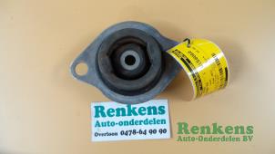 Gebruikte Versnellingsbak Rubber Renault Megane III Grandtour (KZ) 1.5 dCi 90 Prijs € 20,00 Margeregeling aangeboden door Renkens Auto-Onderdelen B.V.