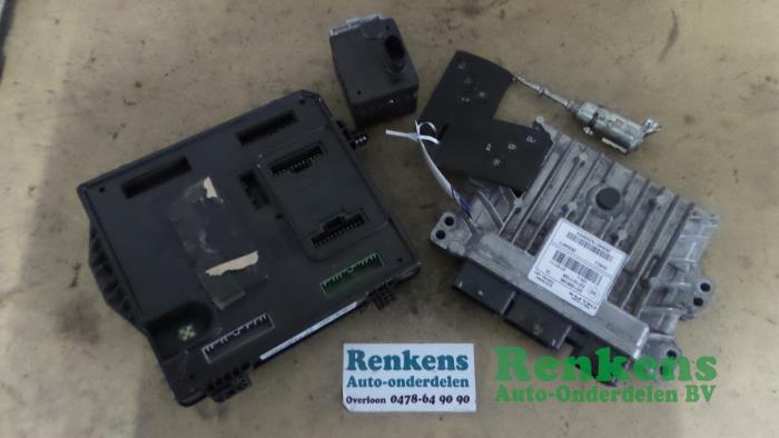 Gebruikte Computer Motormanagement Renault Megane III Grandtour (KZ) 1.5 dCi 90 Prijs € 225,00 Margeregeling aangeboden door Renkens Auto-Onderdelen B.V.