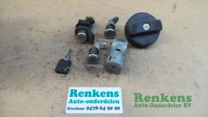 Gebruikte Cilinderslotenset (compleet) Renault R19 Prijs € 30,00 Margeregeling aangeboden door Renkens Auto-Onderdelen B.V.