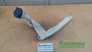 Gebruikte Ruitensproeiertank voor Peugeot 207/207+ (WA/WC/WM) 1.6 HDi 16V Prijs € 10,00 Margeregeling aangeboden door Renkens Auto-Onderdelen B.V.