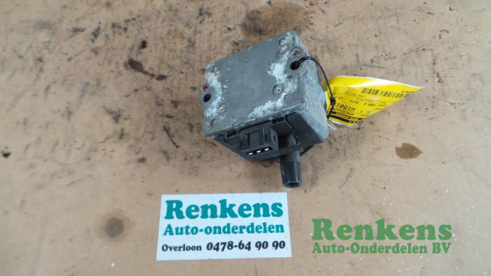 Gebruikte Bobine Volkswagen Golf III (1H1) 2.0 GTI Prijs € 15,00 Margeregeling aangeboden door Renkens Auto-Onderdelen B.V.