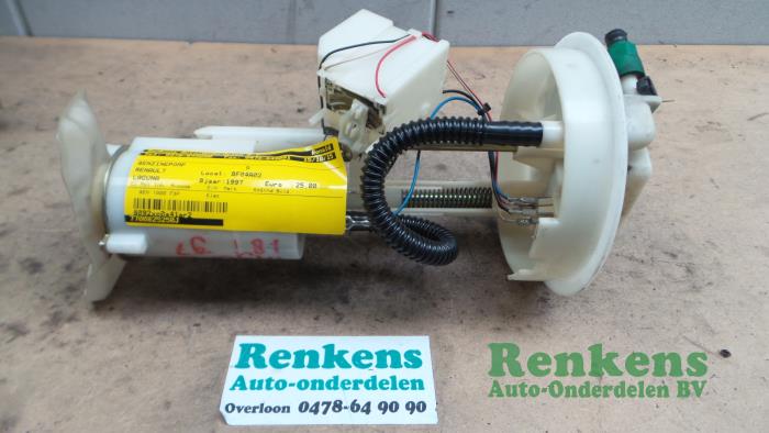 Gebruikte Benzinepomp Renault Laguna Prijs € 25,00 Margeregeling aangeboden door Renkens Auto-Onderdelen B.V.