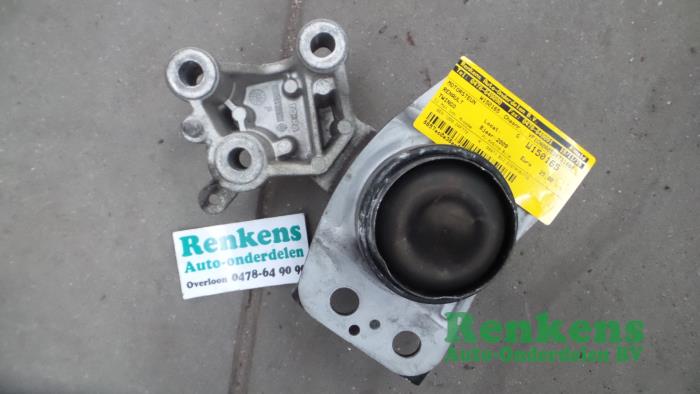 Gebruikte Motorrubber Renault Twingo II (CN) 1.2 16V Prijs € 25,00 Margeregeling aangeboden door Renkens Auto-Onderdelen B.V.