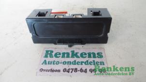 Gebruikte Display Interieur Renault Megane II CC (EM) 2.0 16V Prijs € 20,00 Margeregeling aangeboden door Renkens Auto-Onderdelen B.V.