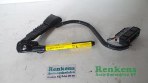 Gebruikte Gordelspanner links Opel Tigra Twin Top 1.4 16V Prijs € 50,00 Margeregeling aangeboden door Renkens Auto-Onderdelen B.V.