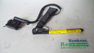 Gebruikte Gordelspanner rechts Opel Tigra Twin Top 1.4 16V Prijs € 50,00 Margeregeling aangeboden door Renkens Auto-Onderdelen B.V.