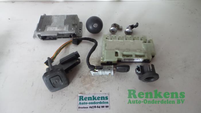 Gebruikte Computer Motormanagement Renault Clio II (BB/CB) 1.4 Prijs € 150,00 Margeregeling aangeboden door Renkens Auto-Onderdelen B.V.