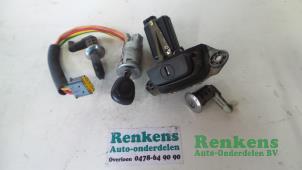 Gebruikte Cilinderslotenset (compleet) Renault Megane Break/Grandtour (KA) 1.6 16V RXE,RXT Prijs € 60,00 Margeregeling aangeboden door Renkens Auto-Onderdelen B.V.
