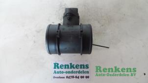 Gebruikte Luchtmassameter Opel Omega B Caravan (21/22/23) 2.2 DTI 16V Prijs € 30,00 Margeregeling aangeboden door Renkens Auto-Onderdelen B.V.