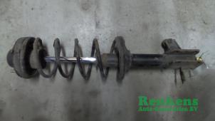 Gebruikte Veerpoot links-achter Mazda 323 F (BA14) 1.5i GLX,GT 16V Prijs € 35,00 Margeregeling aangeboden door Renkens Auto-Onderdelen B.V.