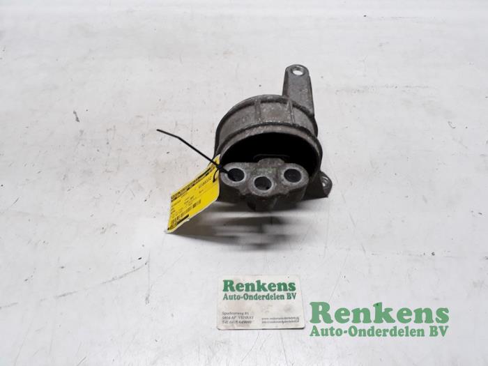 Gebruikte Motorsteun Opel Astra H (L48) 1.4 16V Twinport Prijs € 25,00 Margeregeling aangeboden door Renkens Auto-Onderdelen B.V.