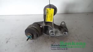 Gebruikte Motorsteun Audi A4 Cabriolet (B6) 1.8 T 20V Prijs € 30,00 Margeregeling aangeboden door Renkens Auto-Onderdelen B.V.