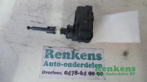 Gebruikte Koplampmotor Peugeot 307 Break (3E) 1.6 HDiF 110 16V Prijs € 10,00 Margeregeling aangeboden door Renkens Auto-Onderdelen B.V.