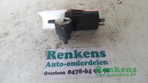 Gebruikte Ruitensproeierpomp voor Opel Astra F (53/54/58/59) 1.6i Prijs € 7,50 Margeregeling aangeboden door Renkens Auto-Onderdelen B.V.