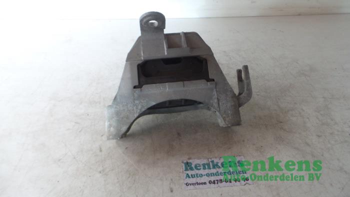 Motorsteun van een Opel Astra J (PC6/PD6/PE6/PF6) 1.7 CDTi 16V 110 2011