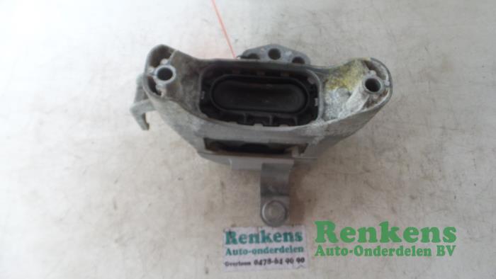 Motorsteun van een Opel Astra J (PC6/PD6/PE6/PF6) 1.7 CDTi 16V 110 2011