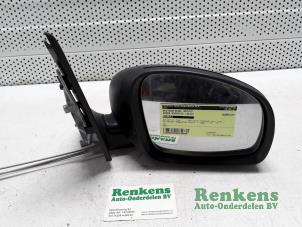 Gebruikte Buitenspiegel rechts Skoda Roomster (5J) 1.2 12V HTP Prijs € 25,00 Margeregeling aangeboden door Renkens Auto-Onderdelen B.V.