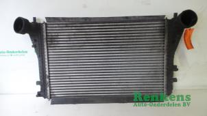 Gebruikte Intercooler Volkswagen Passat (3C2) 2.0 TDI 16V 140 Prijs € 50,00 Margeregeling aangeboden door Renkens Auto-Onderdelen B.V.