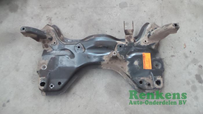 Subframe van een Peugeot 206 (2A/C/H/J/S) 1.4 XR,XS,XT,Gentry 2000