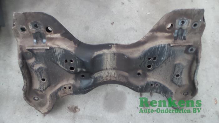 Subframe van een Peugeot 206 (2A/C/H/J/S) 1.4 XR,XS,XT,Gentry 2000