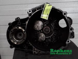 Gebruikte Versnellingsbak Volkswagen Passat Variant (3C5) 2.0 TDI 140 Prijs € 225,00 Margeregeling aangeboden door Renkens Auto-Onderdelen B.V.