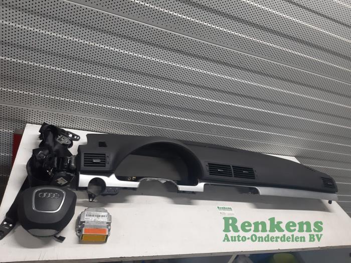 Gebruikte Module + Airbag Set Audi A4 Avant (B7) 2.0 TDI 16V Prijs € 250,00 Margeregeling aangeboden door Renkens Auto-Onderdelen B.V.