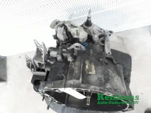 Gebruikte Versnellingsbak Renault Scénic II (JM) 1.9 dCi 130 Prijs € 300,00 Margeregeling aangeboden door Renkens Auto-Onderdelen B.V.