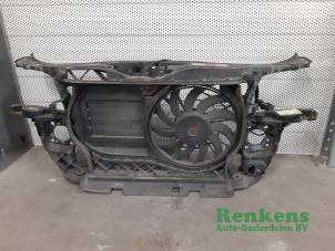 Gebruikte Frontpaneel Audi A4 Avant (B6) 1.9 TDI PDE 130 Prijs € 75,00 Margeregeling aangeboden door Renkens Auto-Onderdelen B.V.