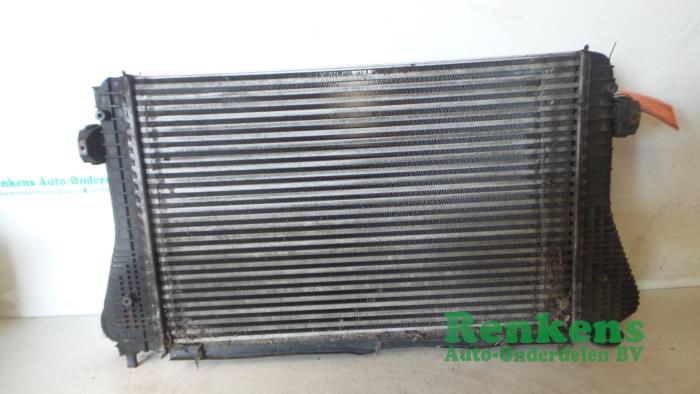 Gebruikte Intercooler Volkswagen Touran (1T1/T2) 2.0 TDI 16V 136 Prijs € 50,00 Margeregeling aangeboden door Renkens Auto-Onderdelen B.V.