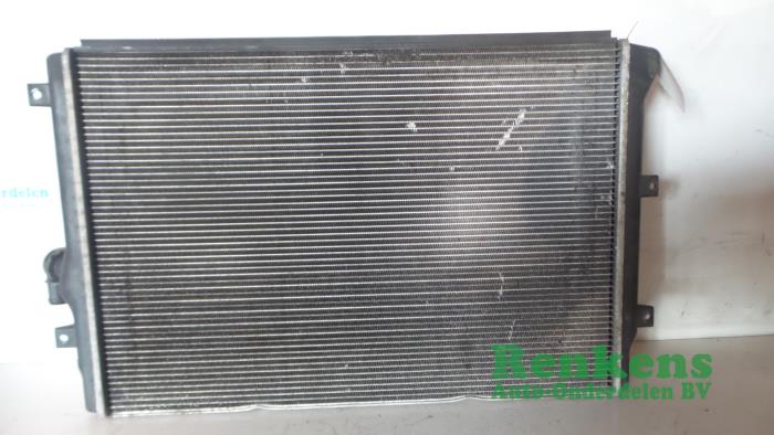Gebruikte Radiateur Volkswagen Touran (1T1/T2) 2.0 TDI 16V 136 Prijs € 50,00 Margeregeling aangeboden door Renkens Auto-Onderdelen B.V.