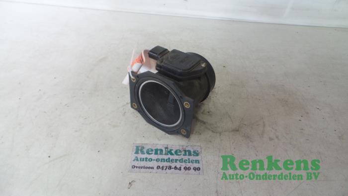 Gebruikte Luchtmassameter Nissan Primera (P11) 2.0 SRi 16V Prijs € 20,00 Margeregeling aangeboden door Renkens Auto-Onderdelen B.V.