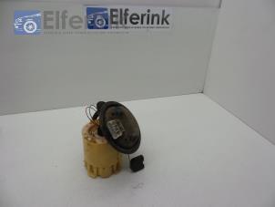 Gebruikte Brandstofpomp Elektrisch Opel Zafira (F75) 2.2 16V Prijs € 65,00 Margeregeling aangeboden door Auto Demontage Elferink B.V.