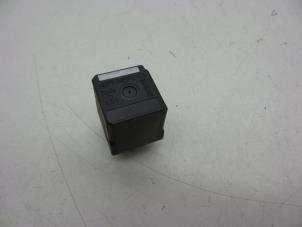 Gebruikte Relais Volvo V70 (BW) 2.0 D 16V Prijs € 25,00 Margeregeling aangeboden door Auto Demontage Elferink B.V.