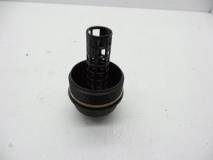 Gebruikte Oliefilter deksel Volvo S40 (MS) 2.4i 20V Prijs € 25,00 Margeregeling aangeboden door Auto Demontage Elferink B.V.