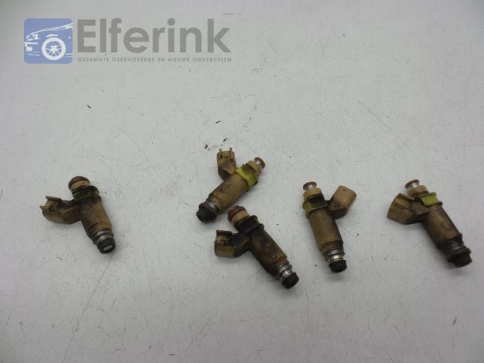 Injector (petrol injection) Volvo S40