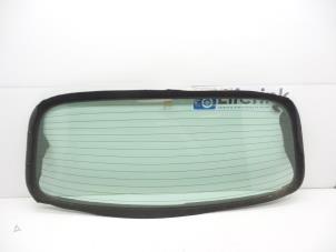 Gebruikte Ruit achter Saab 9-3 II (YS3F) 1.9 TiD 16V Prijs € 125,00 Margeregeling aangeboden door Auto Demontage Elferink B.V.