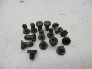 Gebruikte Bouten set Volvo XC60 I (DZ) 3.0 T6 24V AWD Prijs € 25,00 Margeregeling aangeboden door Auto Demontage Elferink B.V.