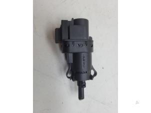 Gebruikte Remlicht Schakelaar Volvo V60 I (FW/GW) 2.0 D3 20V Prijs € 25,00 Margeregeling aangeboden door Auto Demontage Elferink B.V.