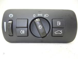 Gebruikte Licht Schakelaar Volvo XC60 I (DZ) 2.0 DRIVe 20V Prijs € 25,00 Margeregeling aangeboden door Auto Demontage Elferink B.V.