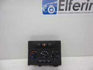 Gebruikte Kachel Bedieningspaneel Opel Zafira (F75) 1.8 16V Prijs € 50,00 Margeregeling aangeboden door Auto Demontage Elferink B.V.