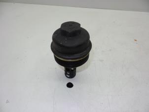 Gebruikte Oliefilter deksel Volvo V70 (SW) 2.4 D5 20V Prijs € 25,00 Margeregeling aangeboden door Auto Demontage Elferink B.V.