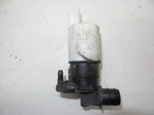 Gebruikte Ruitensproeierpomp voor Opel Vivaro 2.0 CDTI 16V Prijs € 25,00 Margeregeling aangeboden door Auto Demontage Elferink B.V.